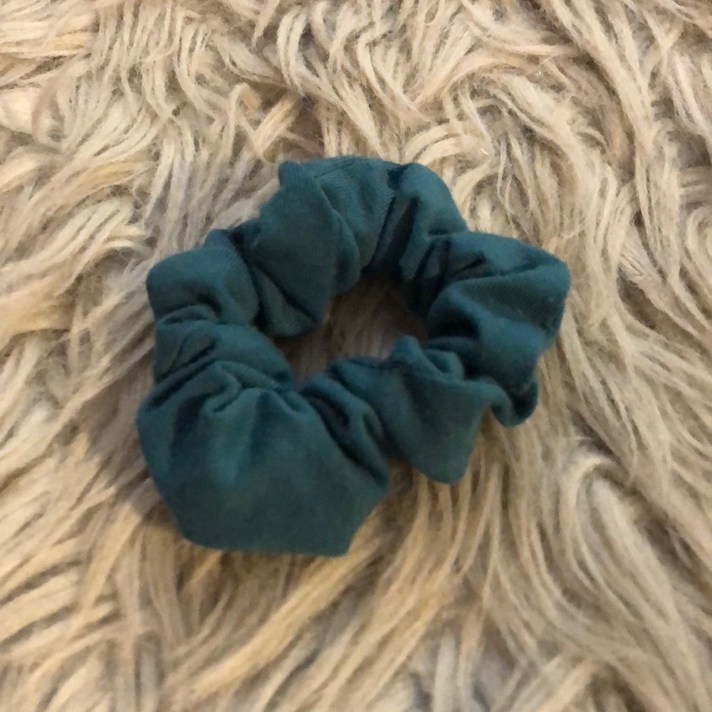 4/$8 Scrunchie Set - Picture 5 of 5